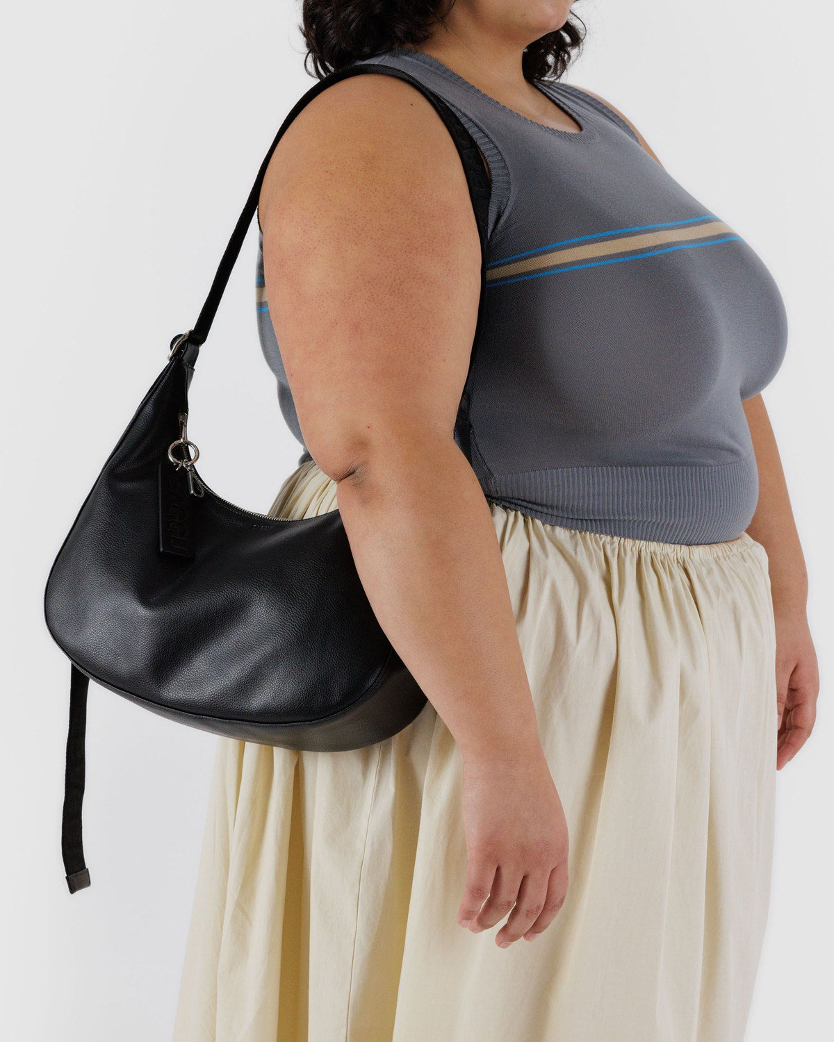 Medium Recycled Leather Crescent Bag Black | Baggu New