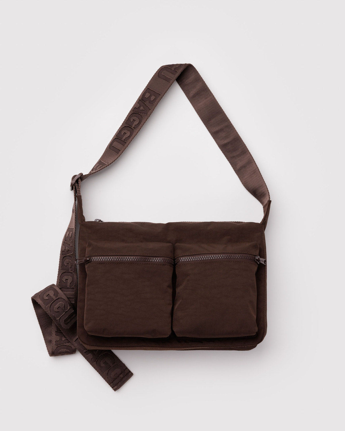 Medium Cargo Crossbody Coffee | Baggu Signature