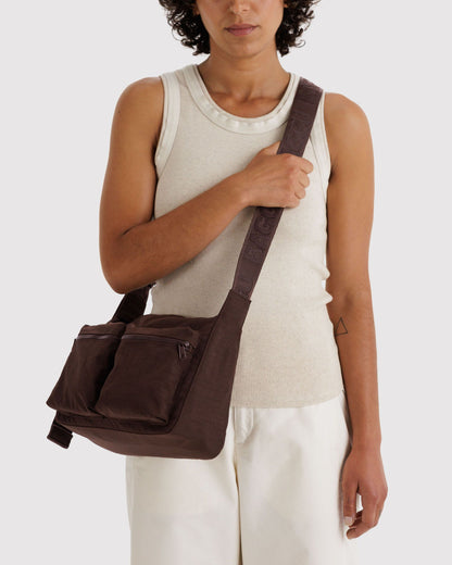 Medium Cargo Crossbody Coffee | Baggu Signature