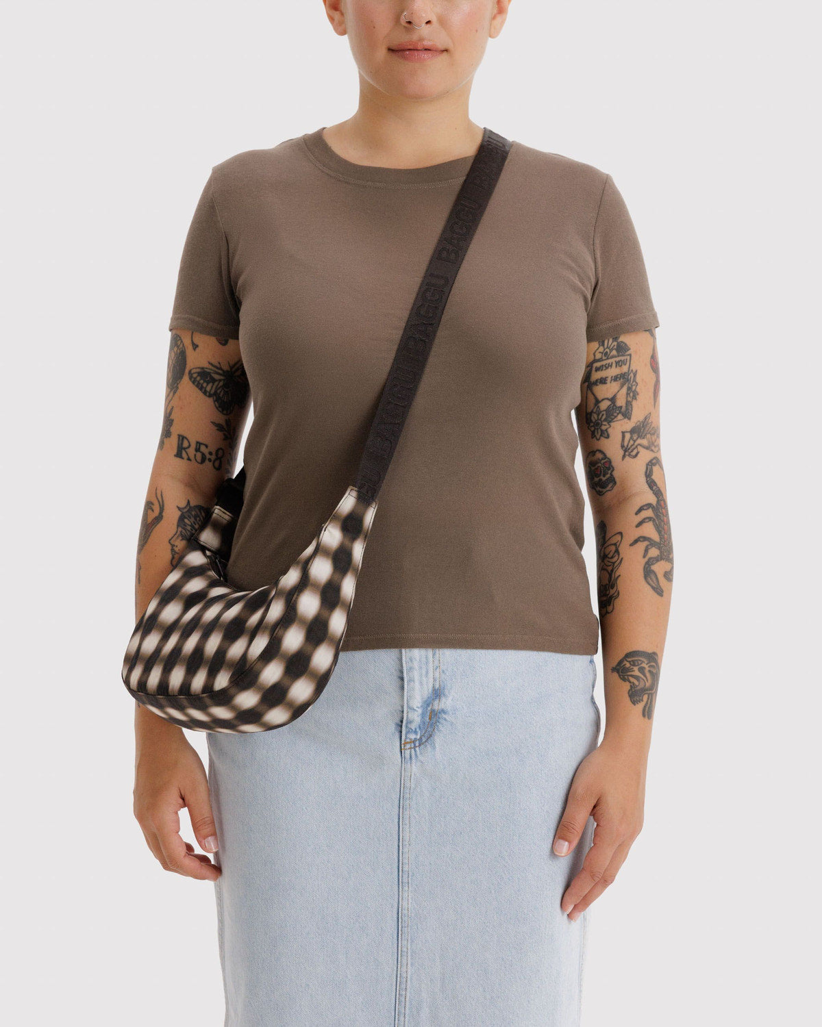 Small Nylon Crescent Bag Blurred Gingham Brown | Baggu Best Seller