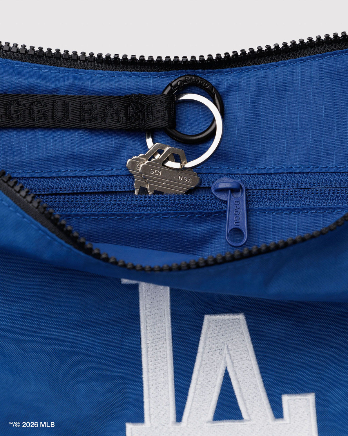 Medium Nylon Crescent Bag Los Angeles Dodgers™ | Baggu Special Offer