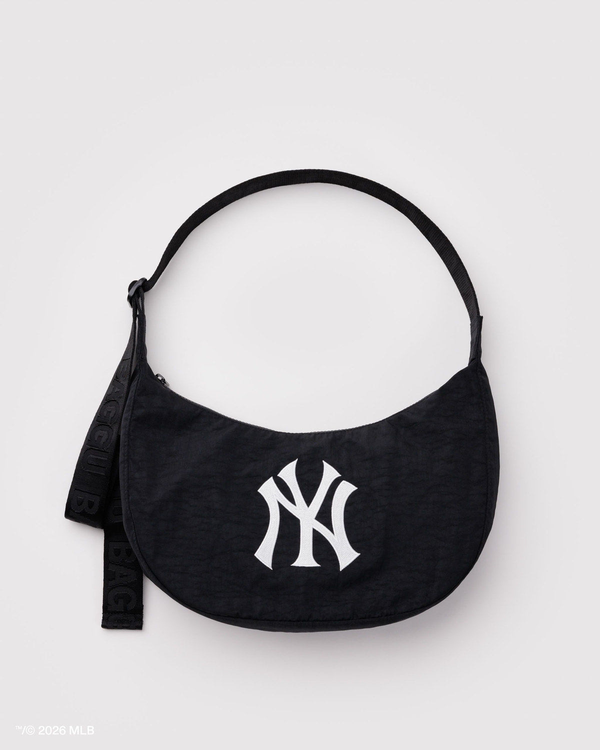 Medium Nylon Crescent Bag New York Yankees™ | Baggu Latest